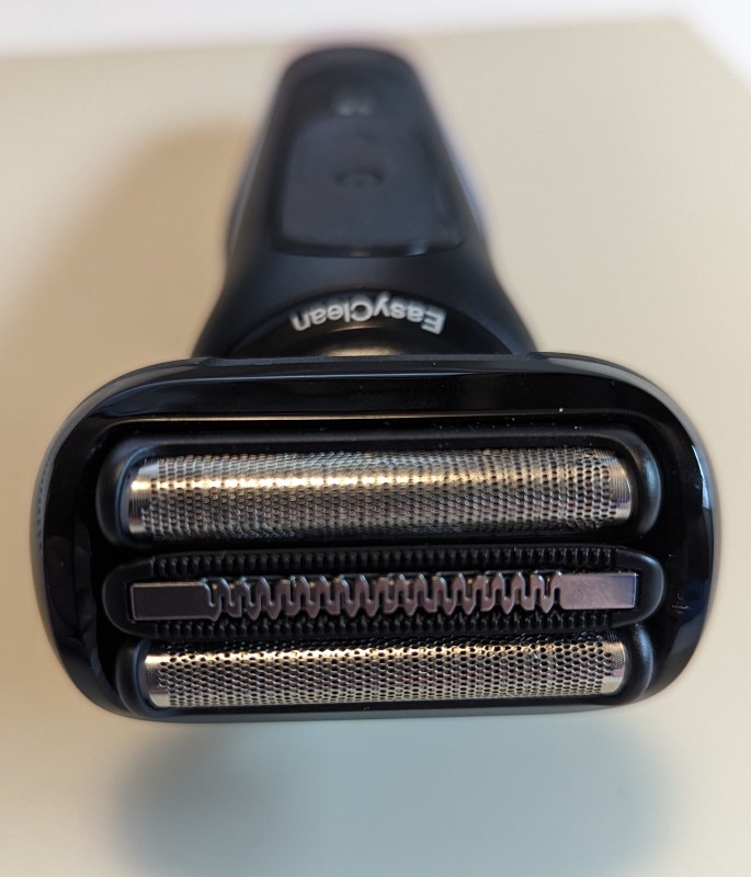 close up photo of the shaver head of the Braun 5150cs shaver