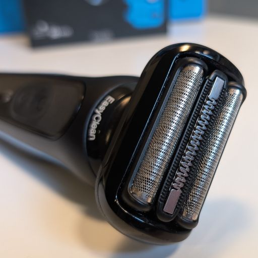 close-up of the head of the Braun Series 5 shaver