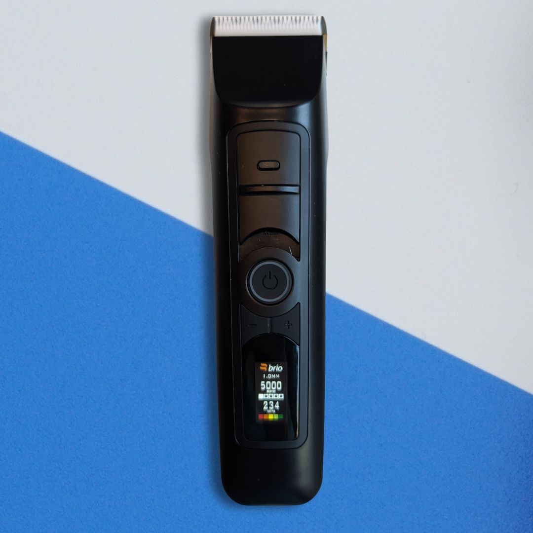 The Brio Beardscape v2 shaver with a blue and white background