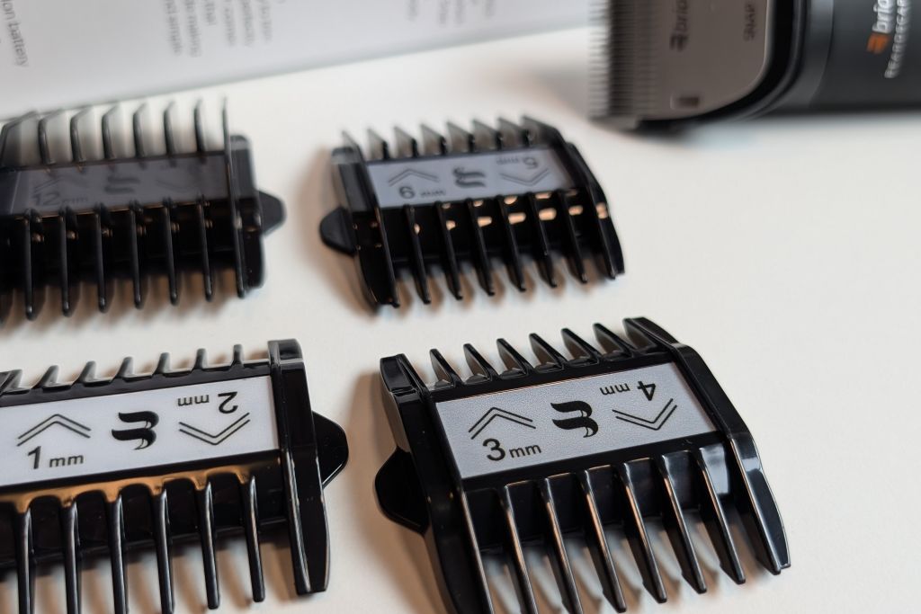 Close-up of the Brio Beardscape V1+ snap blade guards